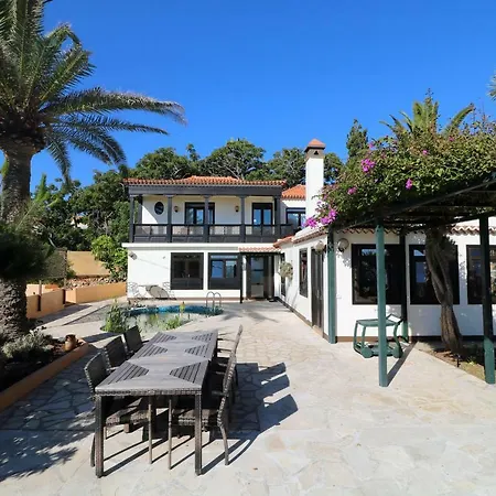 Escondida Villa Breña Baja
